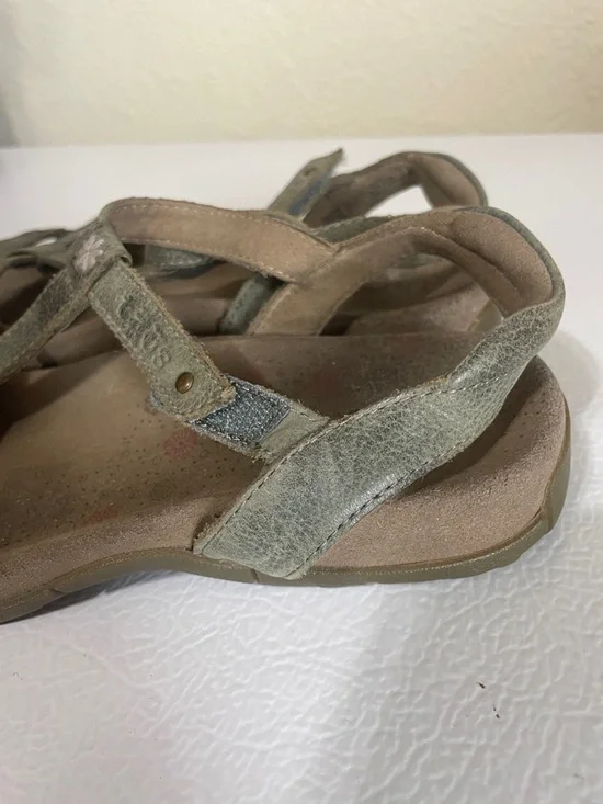 Taos Women's Green Leather Sandals. Good Condition. Size 6. - Picture 6 of 10